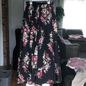 5/$30 Flowy Floral Maxi Skirt